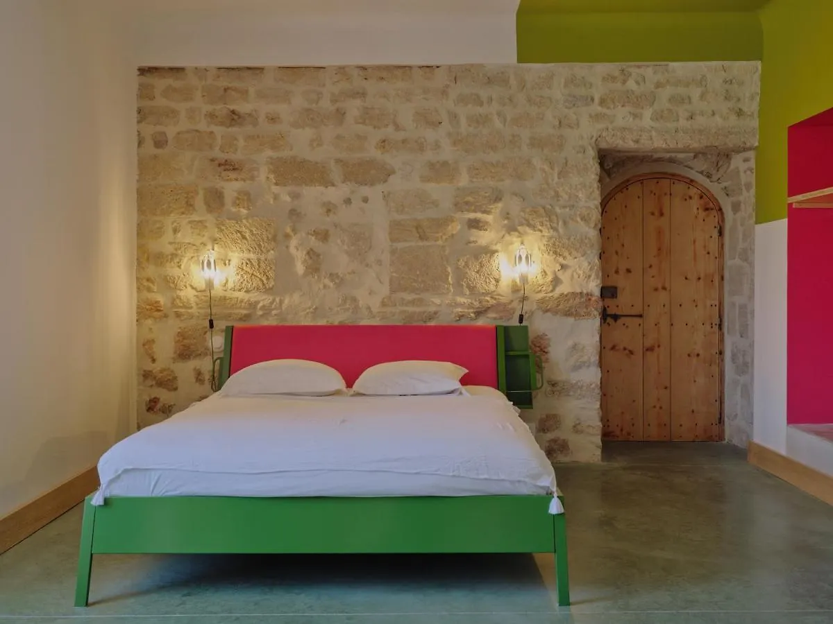 Domaine La Ferme Hi Bride Bed and Breakfast Villelaure Bed & Breakfast
