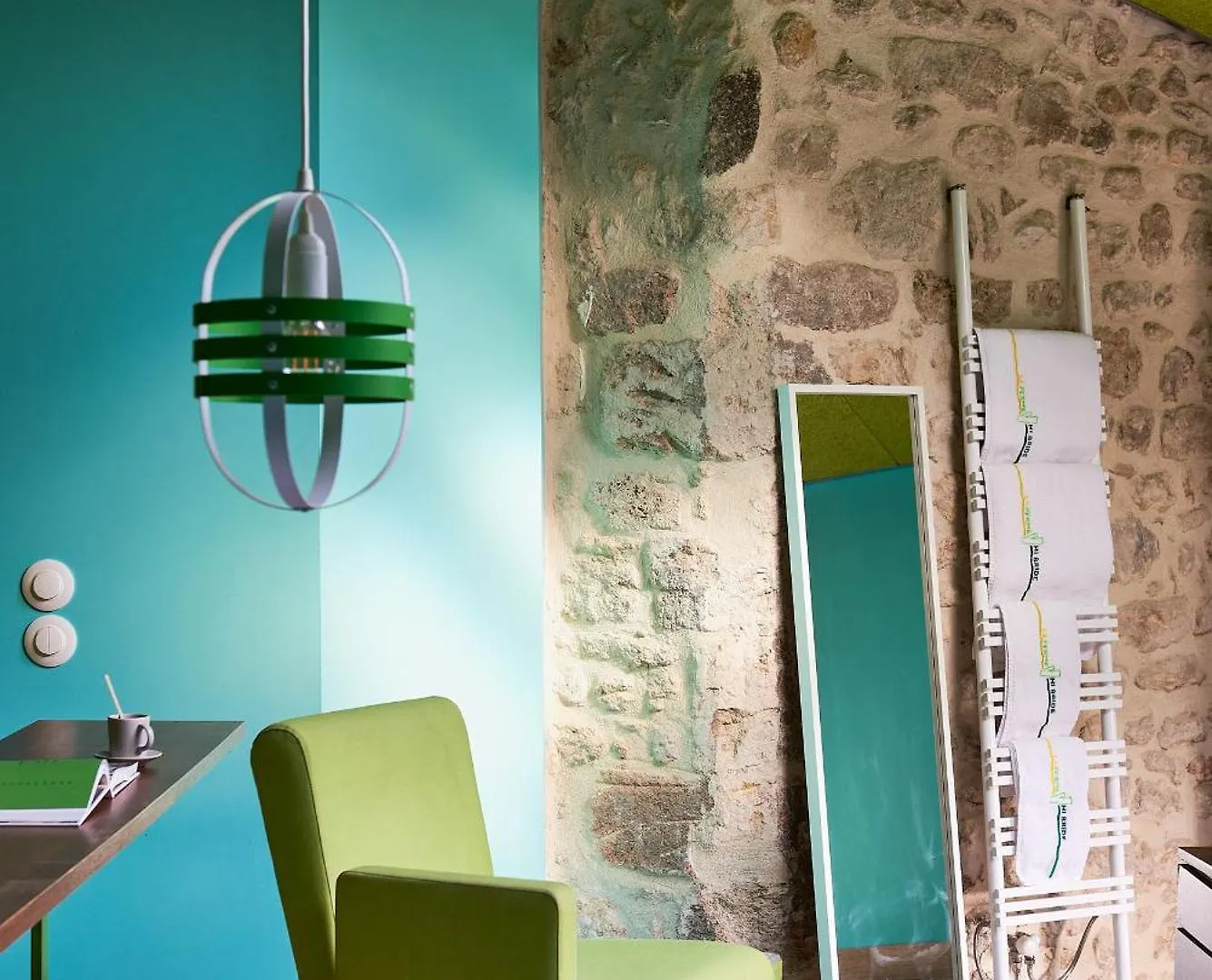Domaine La Ferme Hi Bride Bed and Breakfast Villelaure